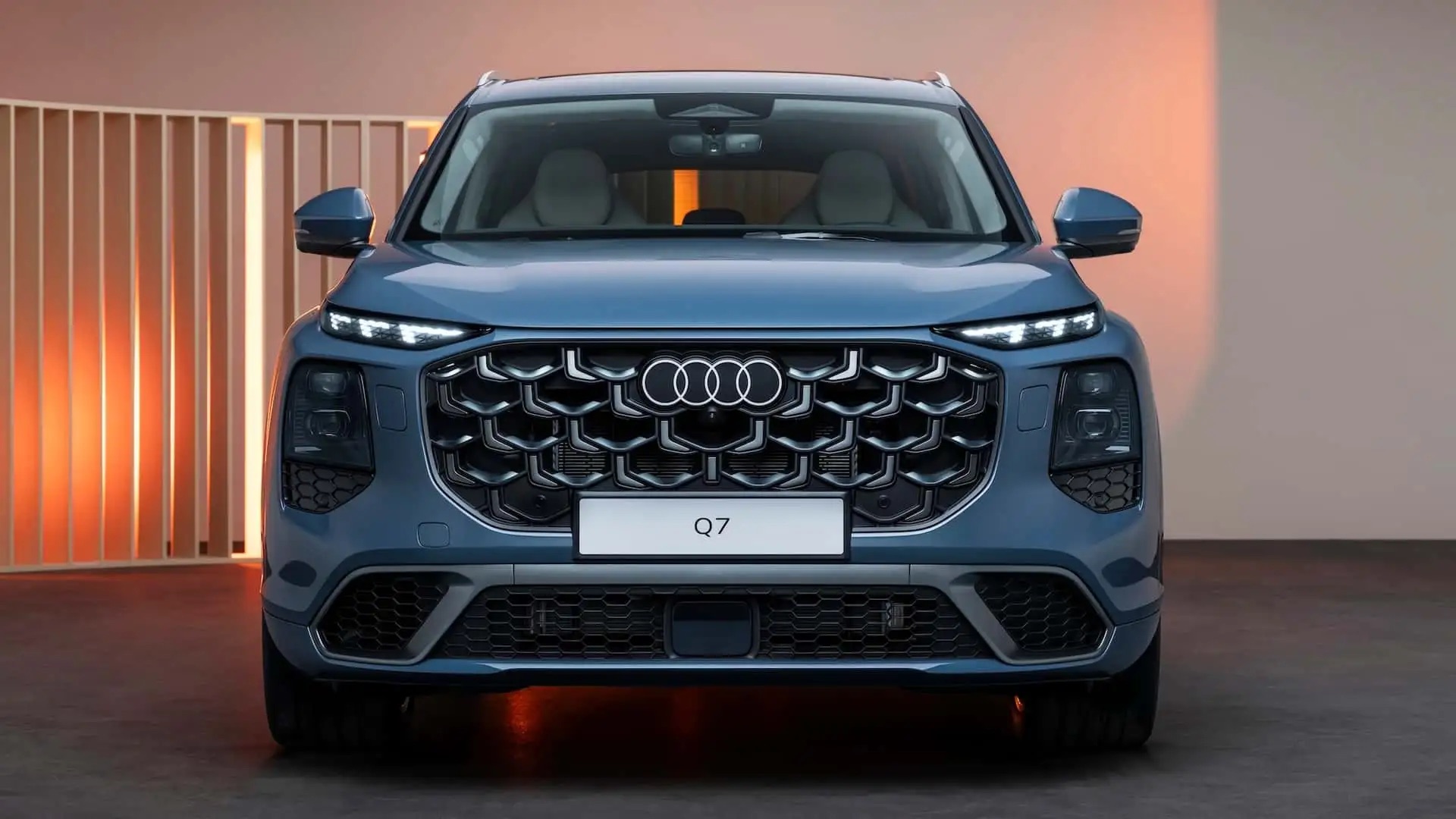 Audi Q7 thế hệ mới ra mắt: Thiết kế lột xác, thêm công nghệ đèn ma trận, có bản gần 600 mã lực mạnh nhất từ trước đến nay - Ảnh 1
