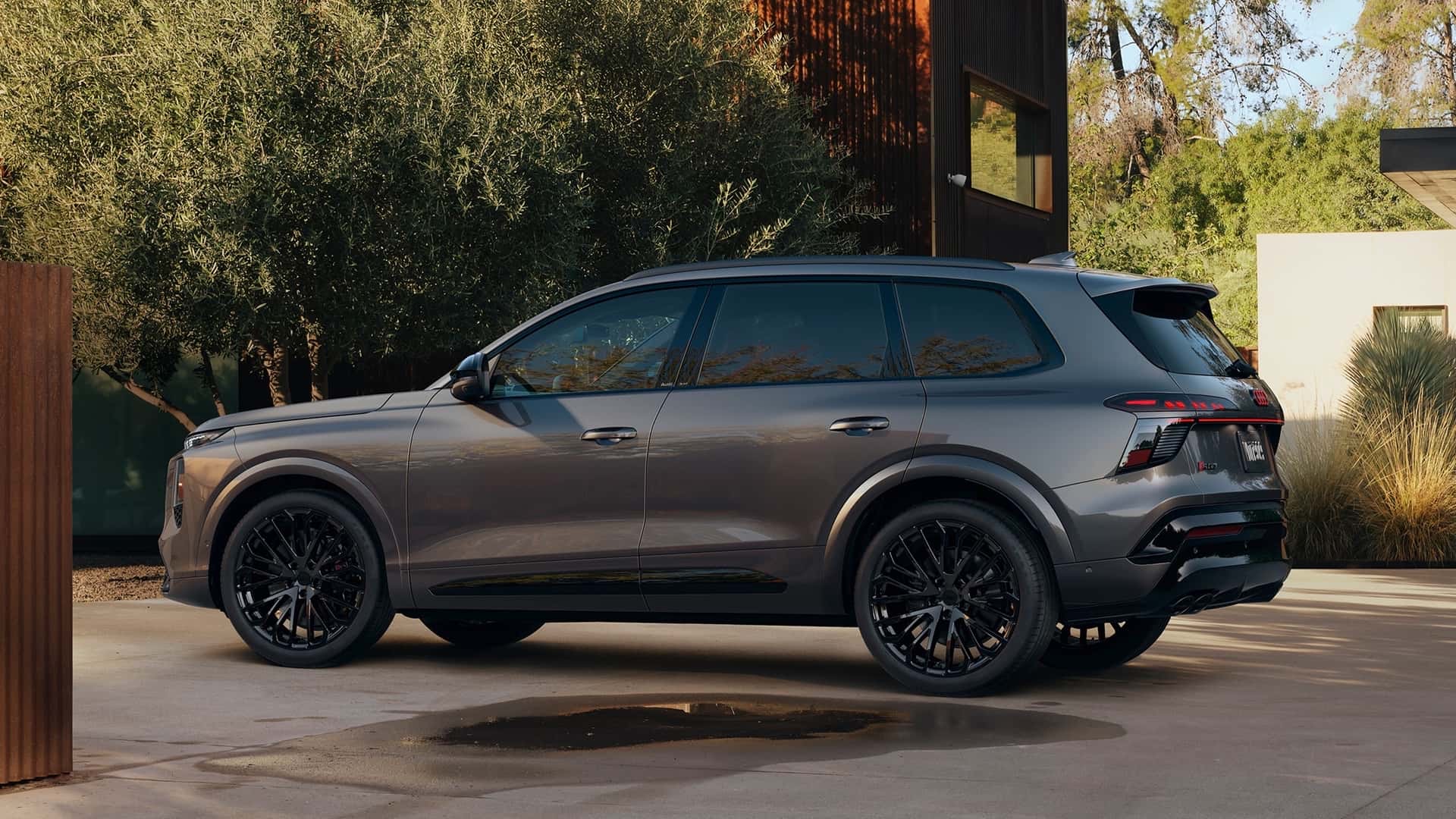Audi Q7 thế hệ mới ra mắt: Thiết kế lột xác, thêm công nghệ đèn ma trận, có bản gần 600 mã lực mạnh nhất từ trước đến nay - Ảnh 9