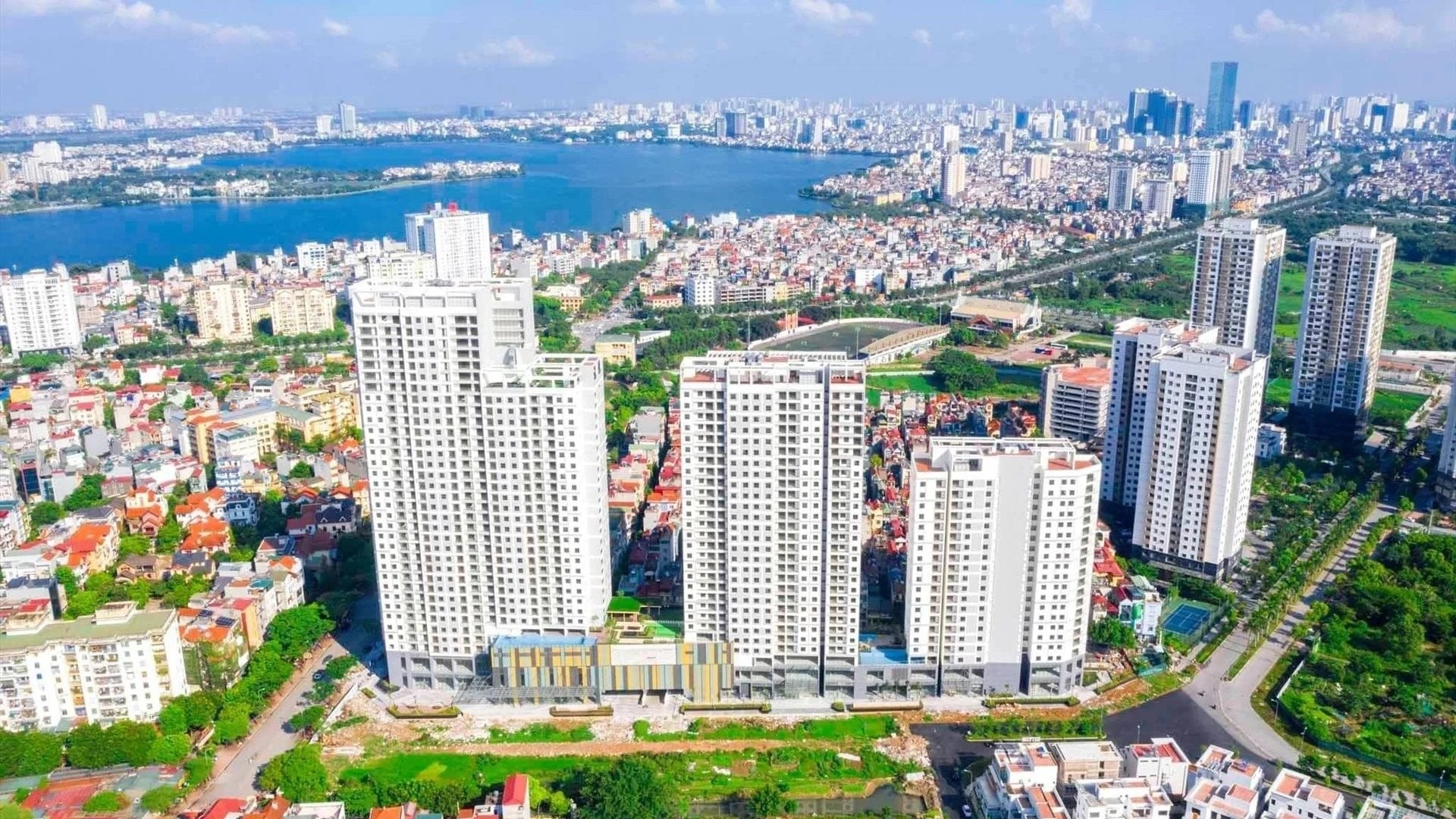 Thế giới cũng "choáng váng" khi biết: Người Việt lao động quần quật 30 năm, nhịn ăn uống...mới có thể mua 1 căn nhà giá trung bình - Ảnh 2