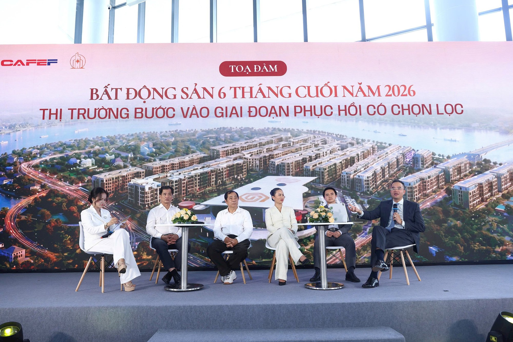 Giám đốc OneHousing: Thị trường bất động sản không còn chấp nhận những dự án chỉ dựa trên các cam kết hay "bánh vẽ" để bán hàng - Ảnh 1