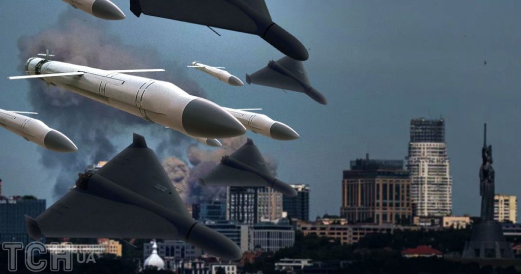 Mất oanh tạc cơ không thể thay thế, Nga vẫn ném bom dữ dội: Ukraine đối mặt tên lửa 'ẩn giấu' giữa bầy UAV - Ảnh 2