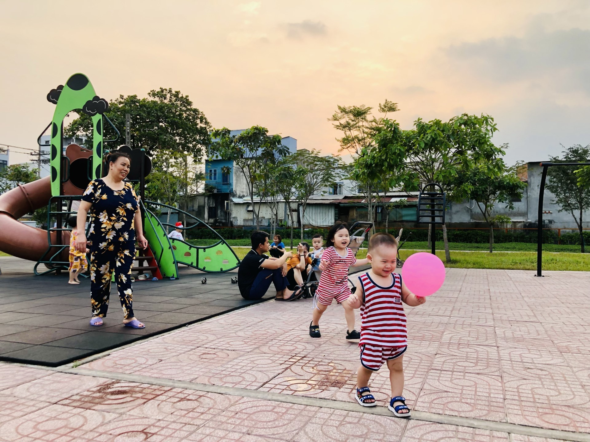 Hơn 100 khu phố, ấp tại TPHCM có số hộ gia đình lớn gấp nhiều lần so với quy định - Ảnh 1