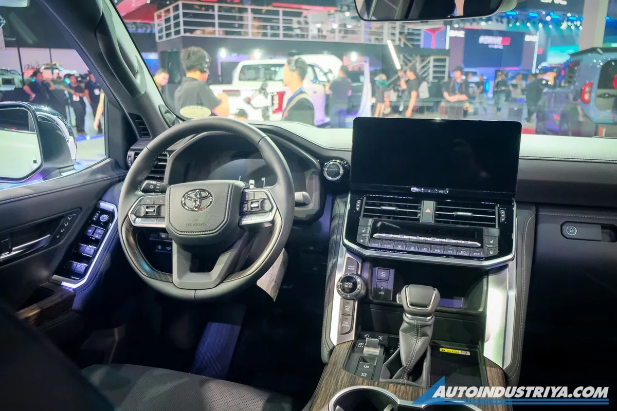 Toyota Land Cruiser Hybrid ra mắt ĐNÁ: Chốt giá gần 3 tỷ, vẫn dùng máy V6 3.5L, dễ 'cháy hàng' khi về Việt Nam - Ảnh 4