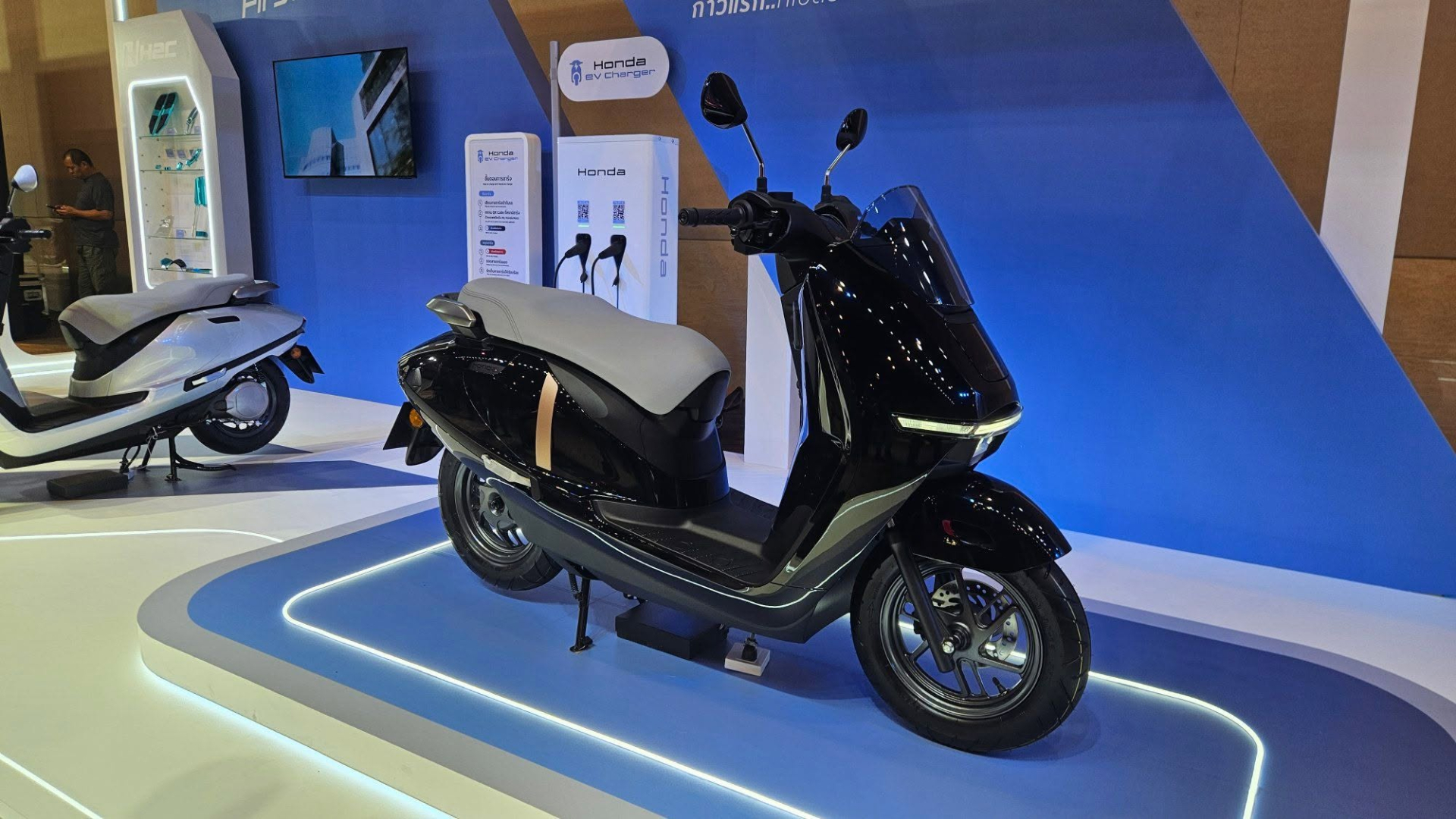 Chi tiết 2 mẫu xe máy điện mới của Honda - Ảnh 5