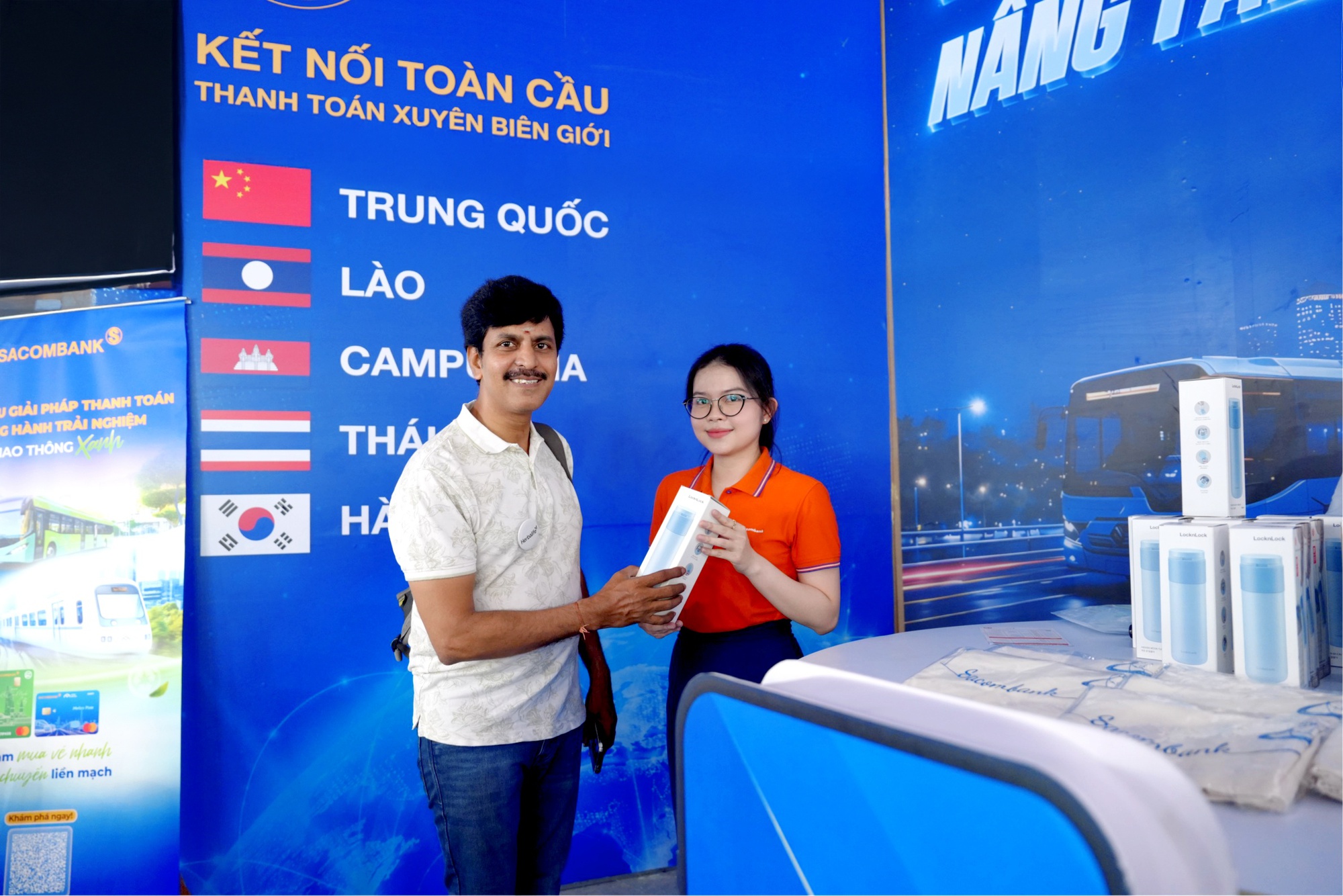 Gian hàng của SACOMBANK thu hút khách quốc tế tại Lễ hội tài chính số 2026 - Ảnh 6
