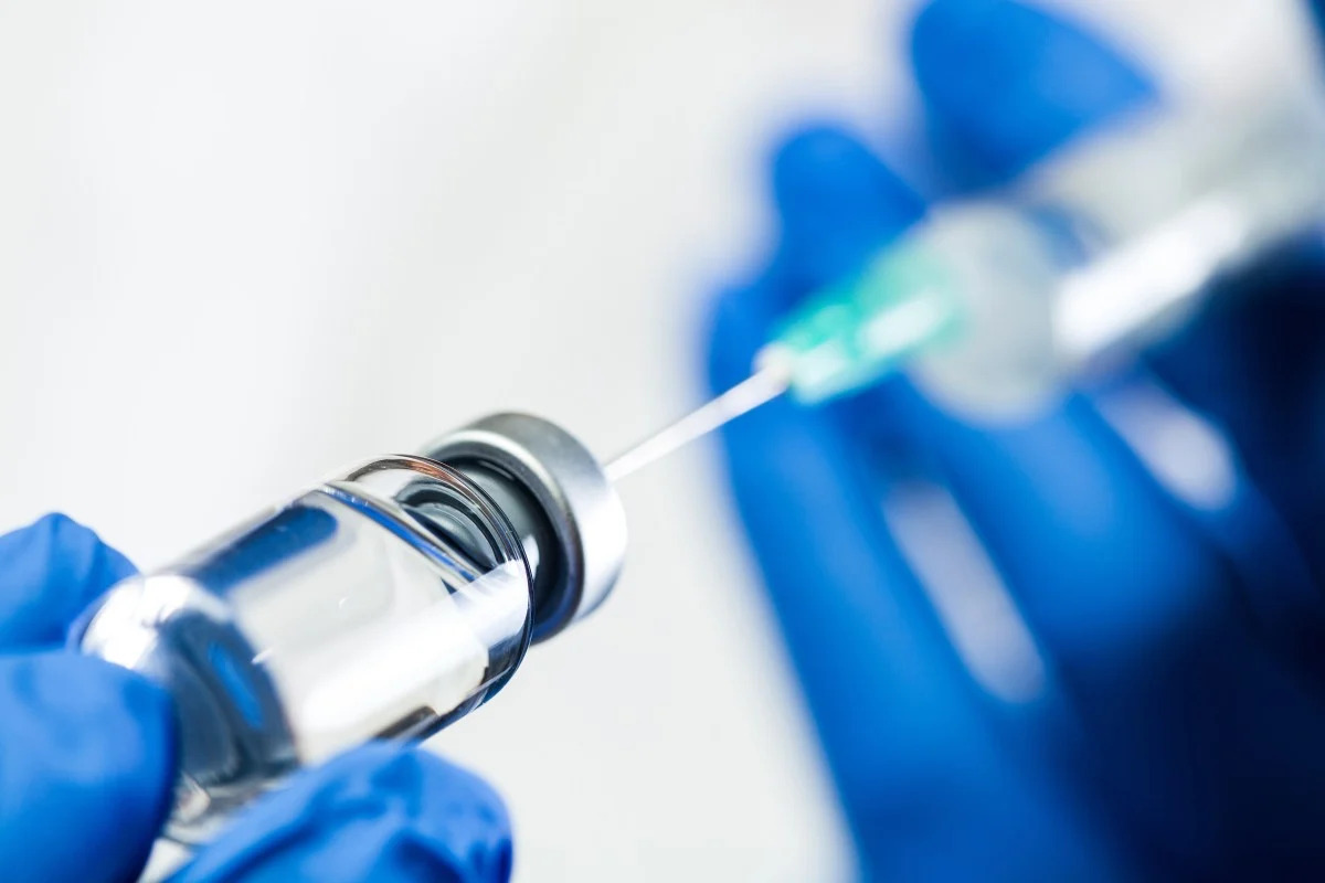 Vaccine đầu tiên do AI thiết kế hoàn toàn được thử nghiệm trên người, mở ra hy vọng ngăn chặn đại dịch tương lai - Ảnh 1