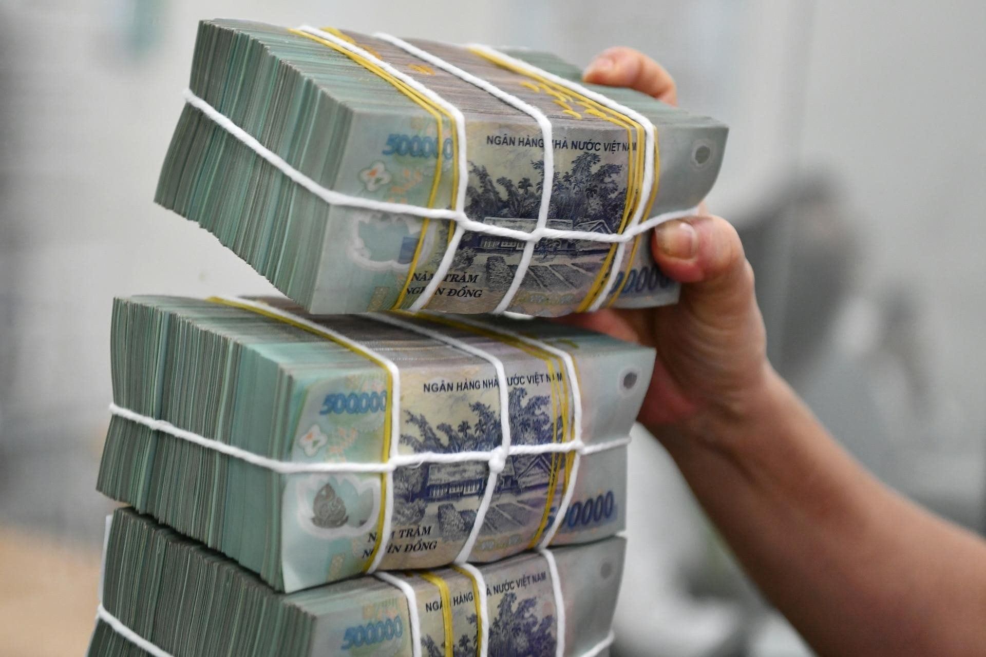 Một ngân hàng vừa tăng mạnh lãi suất tiết kiệm ở nhiều kỳ hạn - Ảnh 1