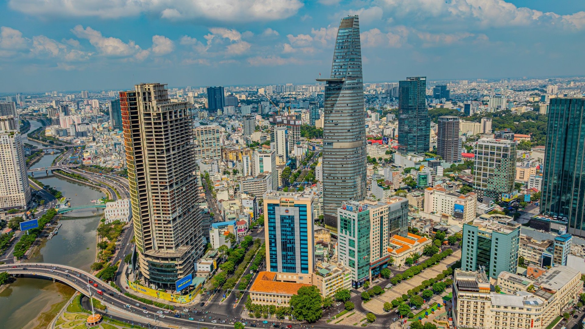Nguyên giảng viên Đại học Bách Khoa tham gia làm nhà ở giá rẻ, triển khai dự án hơn 800 căn tại thành phố giàu nhất nước - Ảnh 1