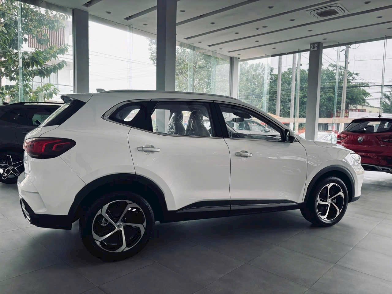 MG HS giảm kỷ lục tại đại lý: SUV cỡ C 'full' công nghệ, giá chỉ ngang ngửa Sonet, Venue - Ảnh 5