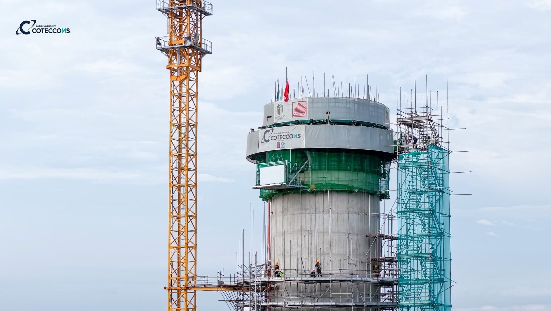 Tòa tháp cao 127m vừa được cất nóc tại, đại dự án hàng không 196.000 tỷ đồng của Masterise tiến thêm cột mốc mới - Ảnh 1
