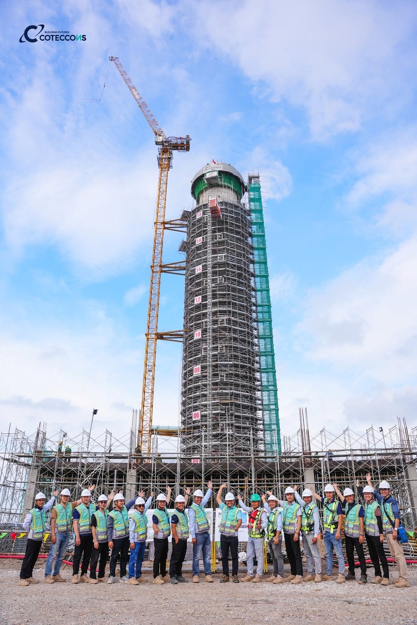 Tòa tháp cao 127m vừa được cất nóc tại, đại dự án hàng không 196.000 tỷ đồng của Masterise tiến thêm cột mốc mới - Ảnh 2