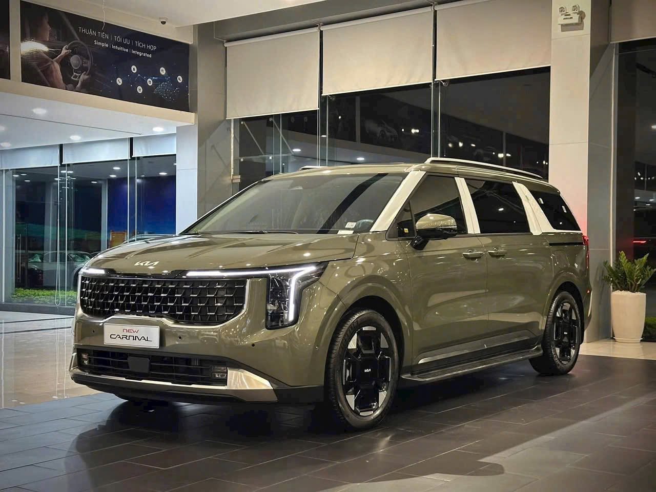 Giá Kia Carnival chạm 'đáy' ở đại lý: Giảm tới 150 triệu đồng, bản 'full option' rẻ ngang bản thấp - Ảnh 1