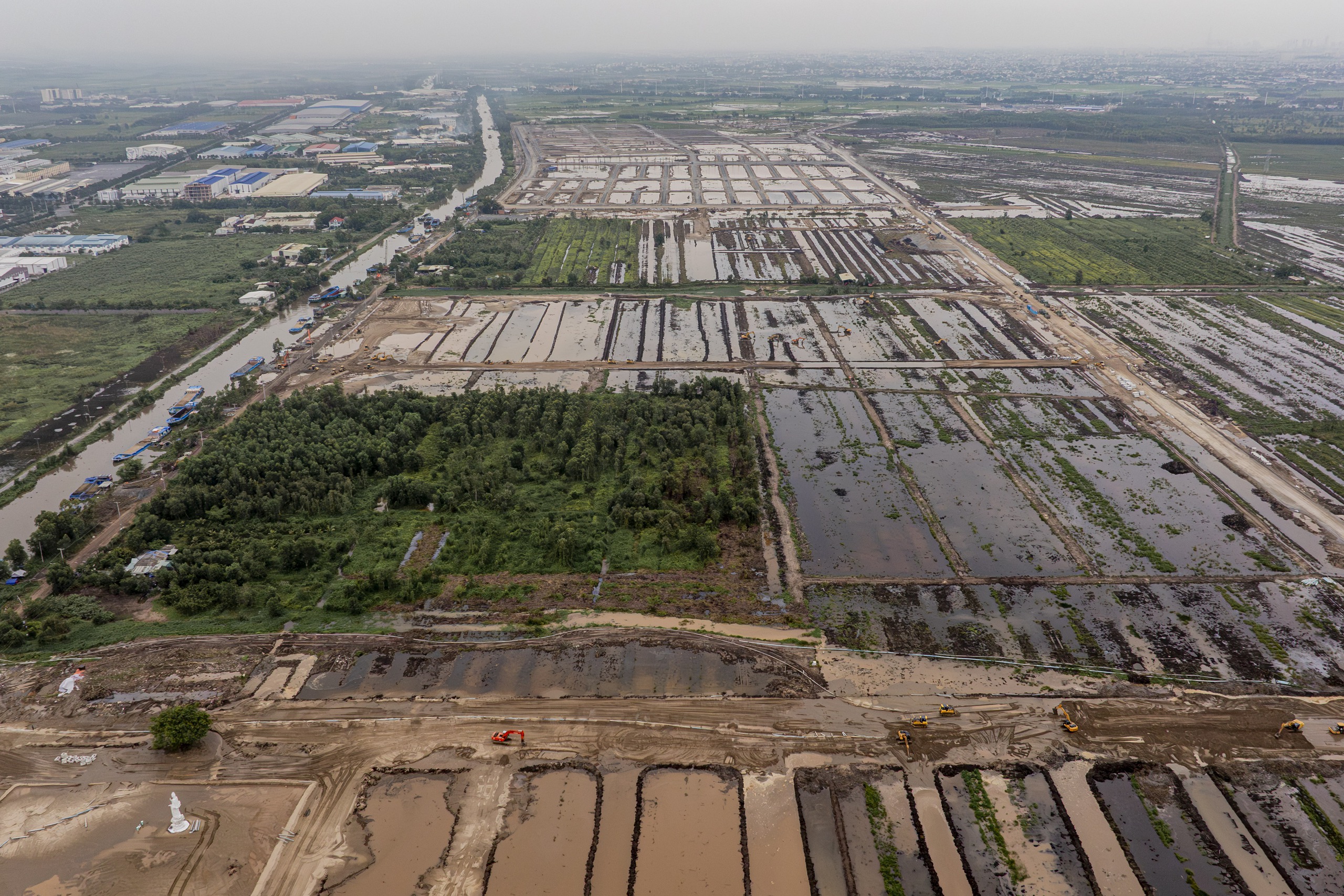 Môi giới đổ về khu Tây Bắc TP.HCM, liên tục khai trương văn phòng mới, nhộn nhịp tư vấn khách quanh siêu dự án lớn chưa từng tại Hóc Môn - Ảnh 9