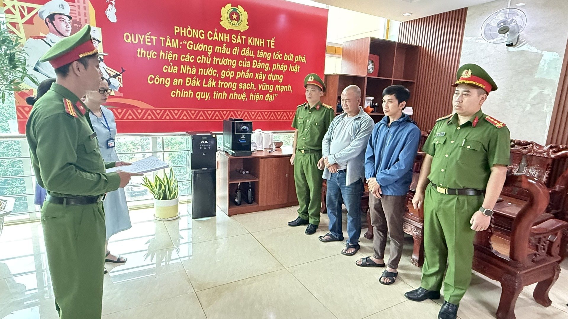 Khởi tố, bắt tạm giam hàng loạt lãnh đạo, giám đốc doanh nghiệp, trẻ nhất SN 2001 - Ảnh 6