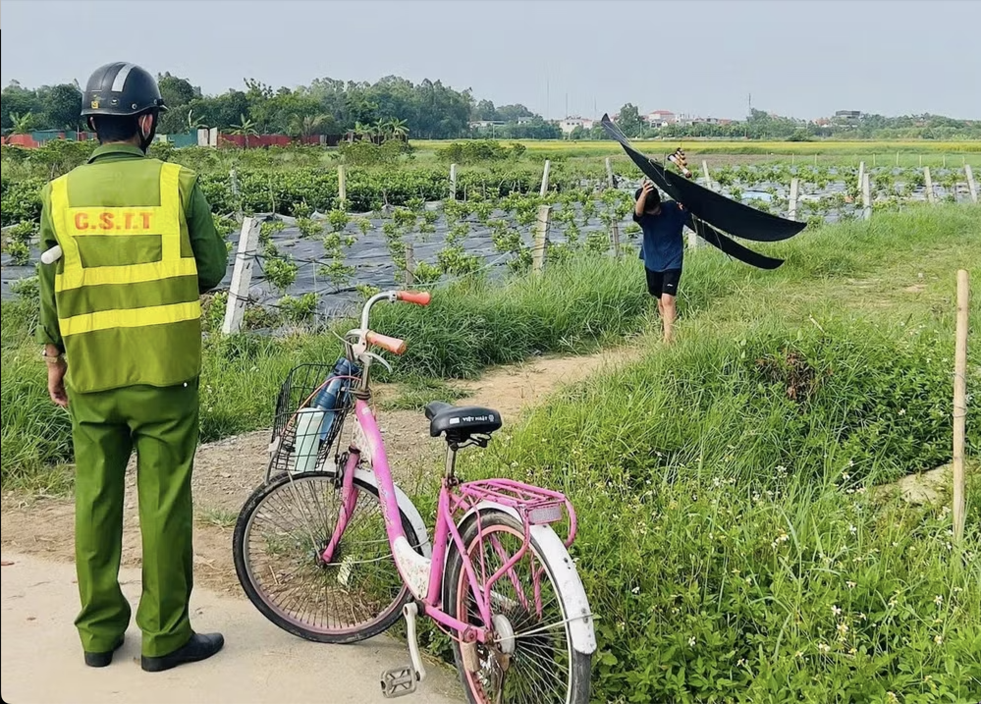 Chỉ trong 2 ngày, 38 chuyến bay, hàng ngàn hành khách bị ảnh hưởng do drone và diều - Ảnh 2