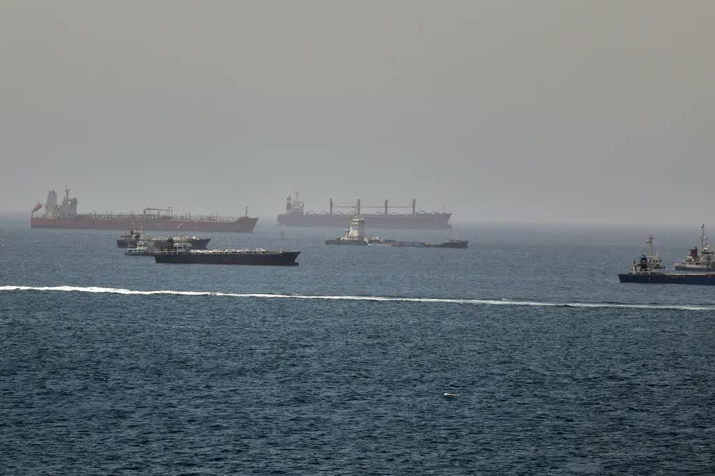 Mỹ dỡ bỏ phong tỏa hải quân tại eo biển Hormuz - Ảnh 2