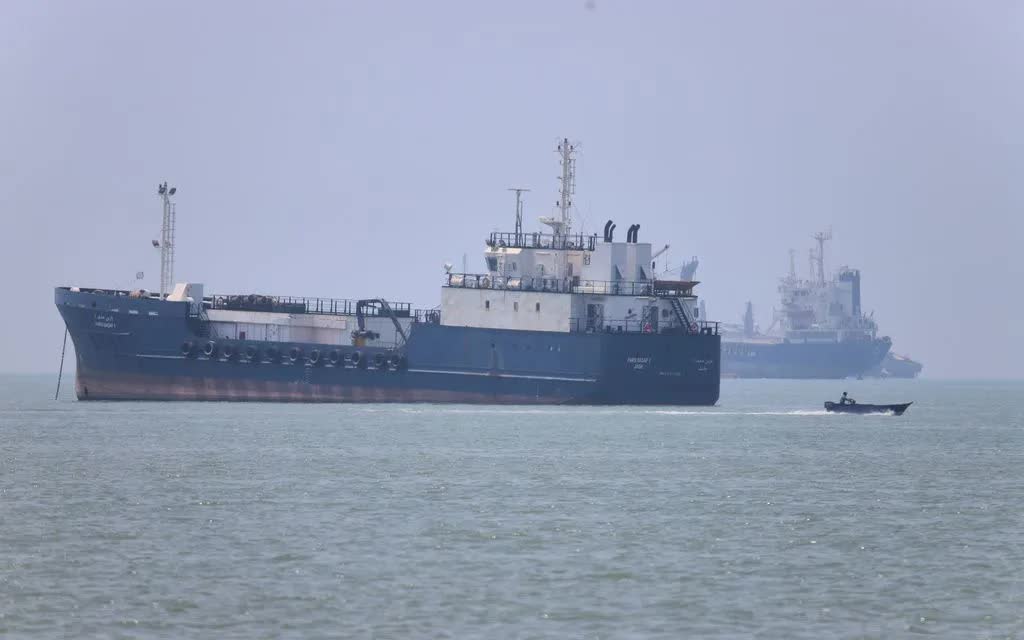 Mỹ dỡ bỏ phong tỏa hải quân tại eo biển Hormuz - Ảnh 1