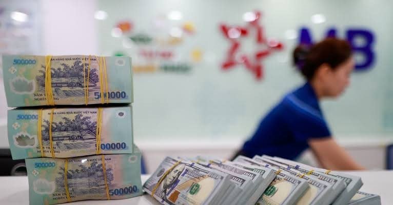 Một ngân hàng vừa tăng mạnh lãi suất tiết kiệm ở nhiều kỳ hạn - Ảnh 4