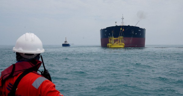 Mỹ-Iran ký thỏa thuận, eo biển Hormuz "nổ" tín hiệu vui... nhưng vé máy bay bao giờ giảm giá? - Ảnh 4