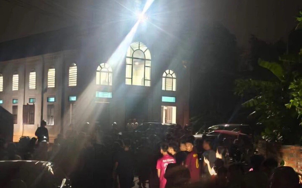 Nhân sự một ngành nhận thưởng đến hơn 13 tỷ đồng, ngân hàng trung ương một nước châu Á 'như ngồi trên đống lửa' - Ảnh 3