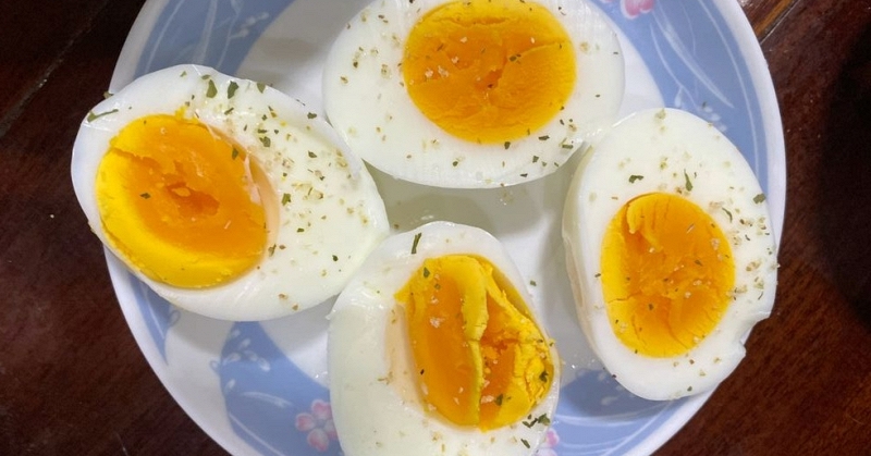 Chai dầu đen xì, đặc quánh trên bàn làm việc Tiến sĩ Ngô Hữu Hải được lưu giữ qua 4 thập kỷ - Ảnh 6