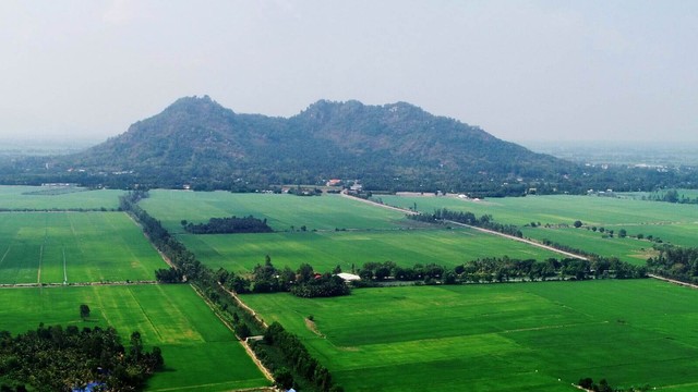 Ngọn núi là nơi từng phát hiện nhiều cổ vật ở Việt Nam: Nằm trong quần thể di tích đang trình lên UNESCO - Ảnh 2