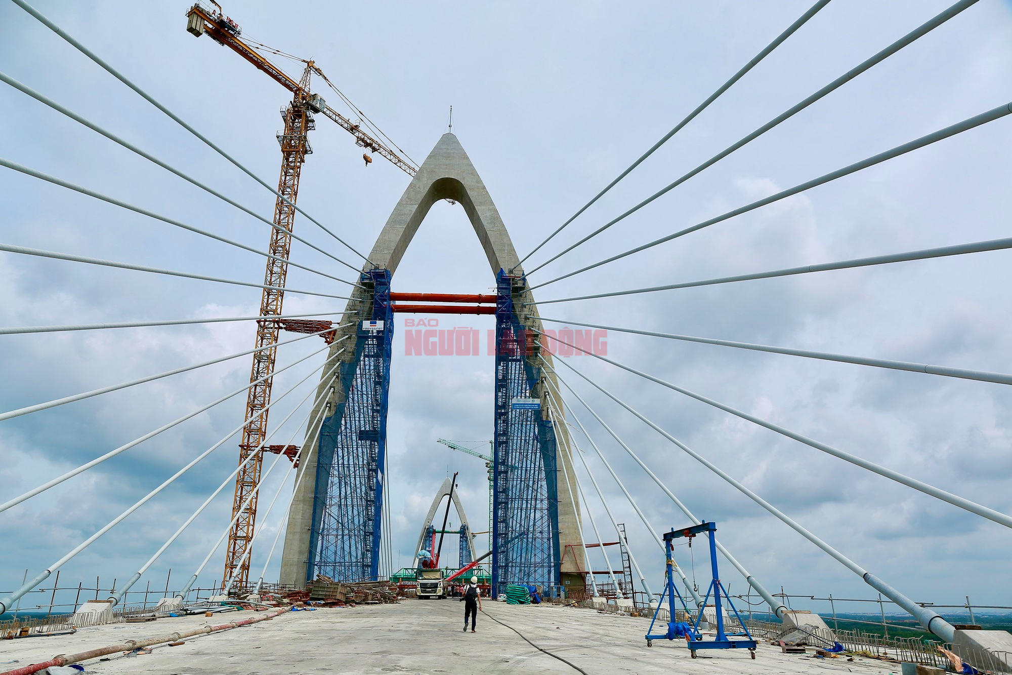 Cận cảnh cầu Phước An trước ngày hợp long - Ảnh 3