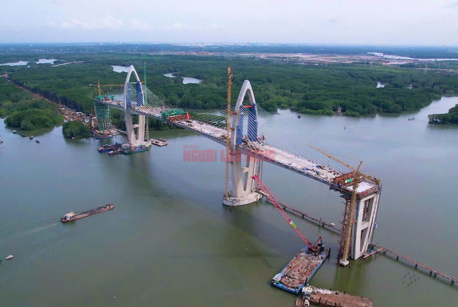 Cận cảnh cầu Phước An trước ngày hợp long - Ảnh 4