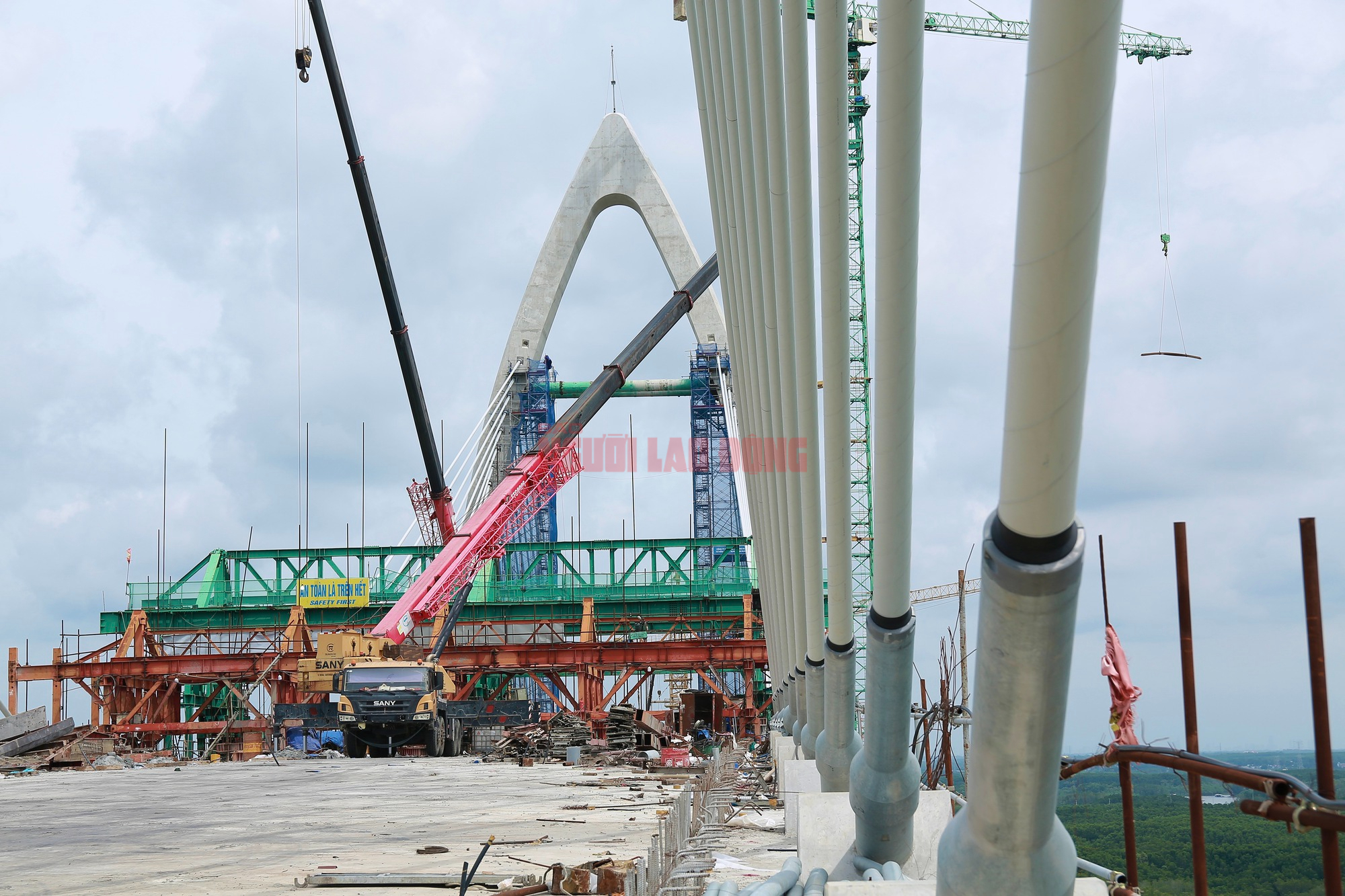 Cận cảnh cầu Phước An trước ngày hợp long - Ảnh 5
