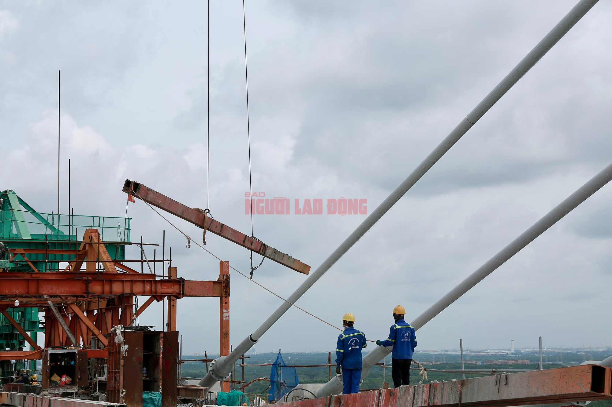 Cận cảnh cầu Phước An trước ngày hợp long - Ảnh 6