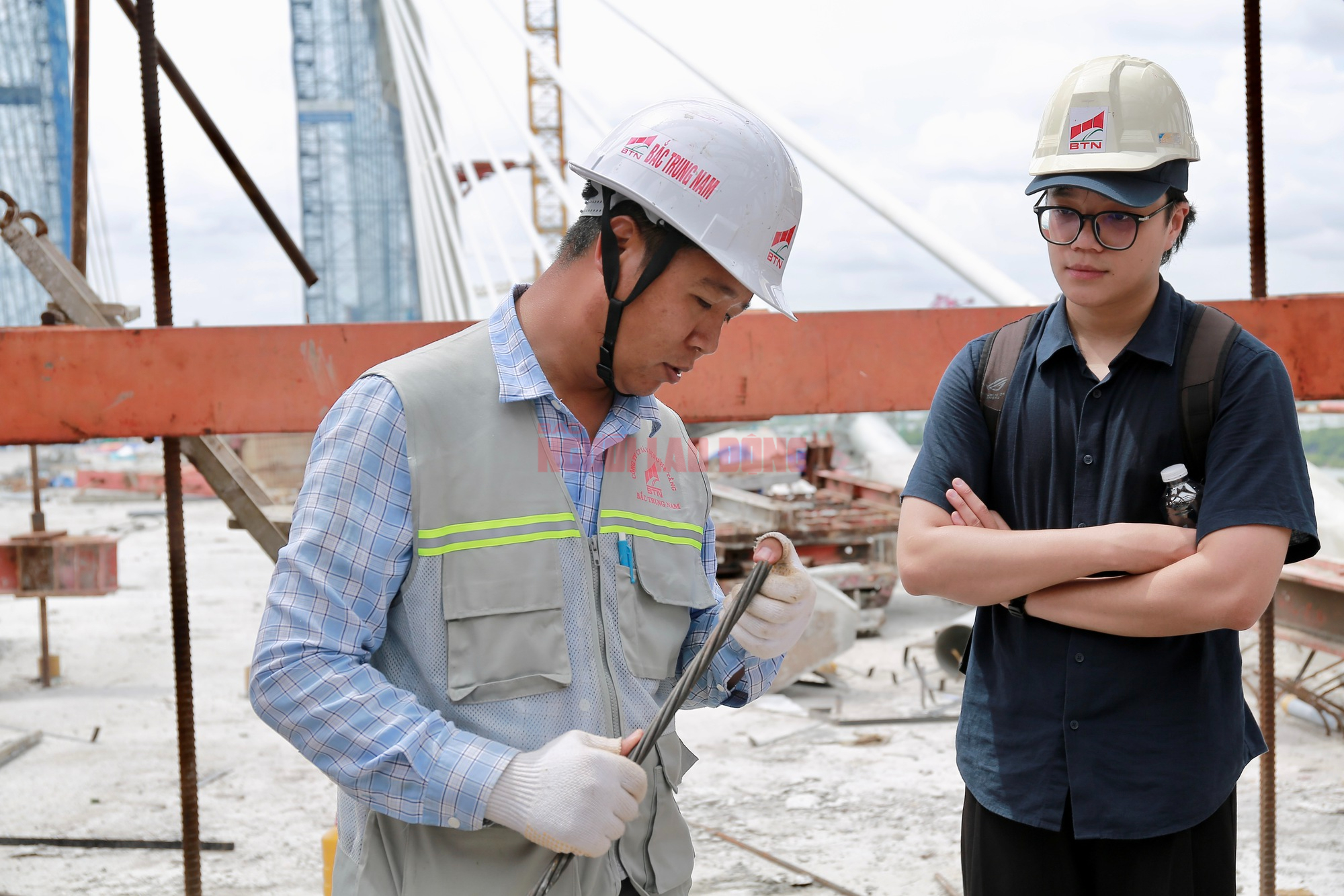Cận cảnh cầu Phước An trước ngày hợp long - Ảnh 10