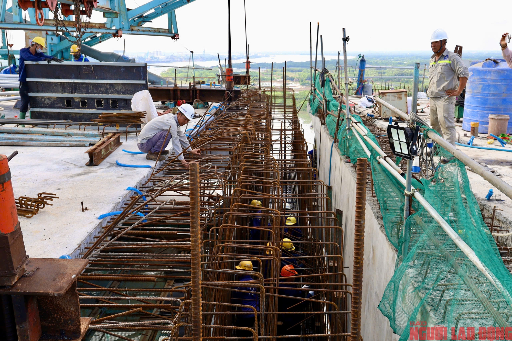 Cầu Phước Khánh hoàn thành 2 bó cáp dây văng cuối cùng - Ảnh 3