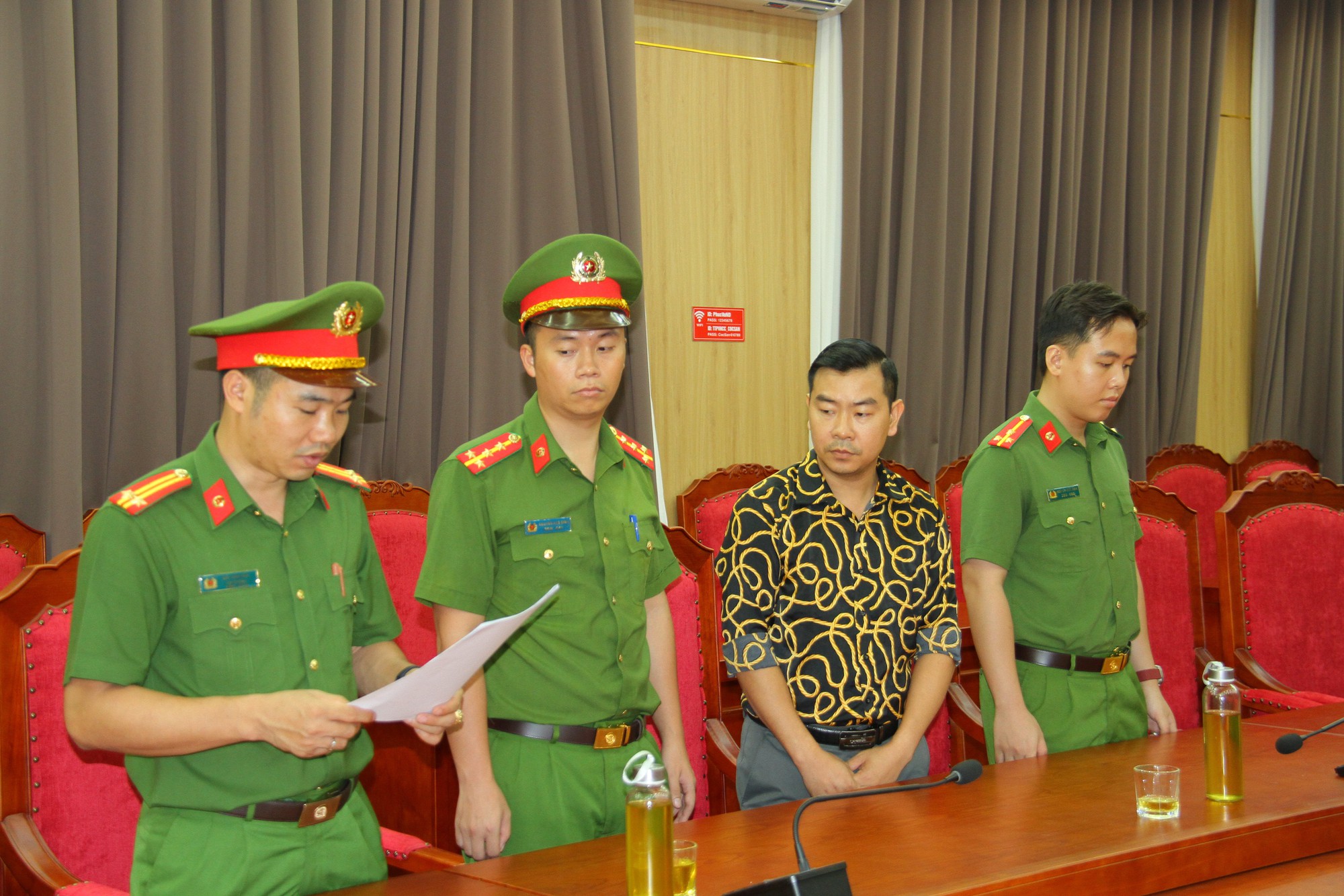 Khởi tố, bắt tạm giam Phó Chủ tịch UBND xã, Hiệu trưởng, Giám đốc doanh nghiệp... - Ảnh 4