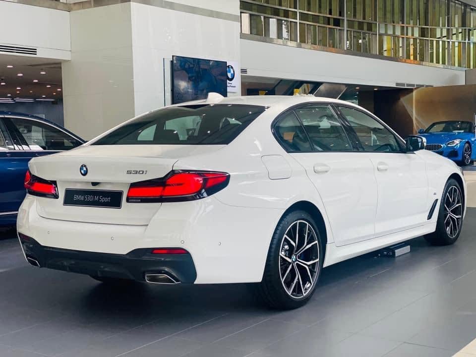 BMW 5 Series dọn kho giảm giá mạnh tại đại lý: Bản 'full' dưới 2 tỷ đồng, rẻ hơn ban đầu 1,3 tỷ nhưng phải đánh đổi một đời - Ảnh 1