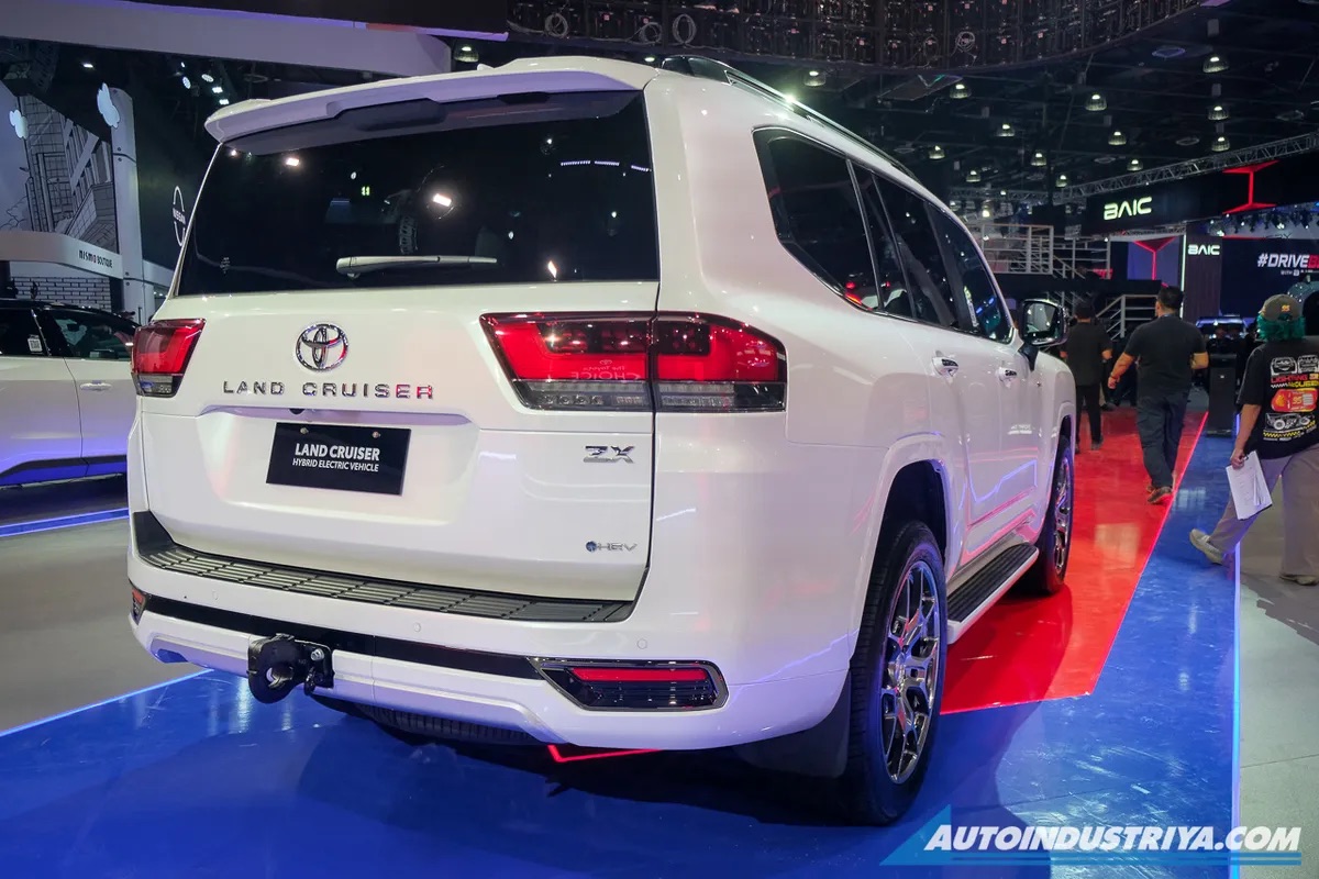 Toyota Land Cruiser Hybrid ra mắt ĐNÁ: Chốt giá gần 3 tỷ, vẫn dùng máy V6 3.5L, dễ 'cháy hàng' khi về Việt Nam - Ảnh 2