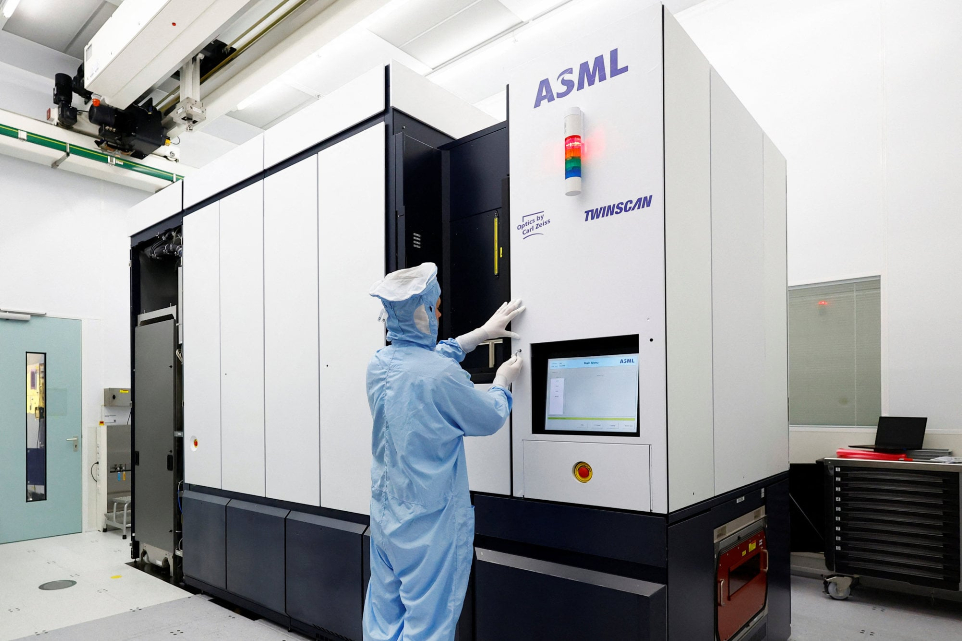 Không cần máy quang khắc của ASML, startup Trung Quốc tuyên bố tìm ra cách sản xuất chip quang học mới, chi phí chỉ bằng 1/10 - Ảnh 2