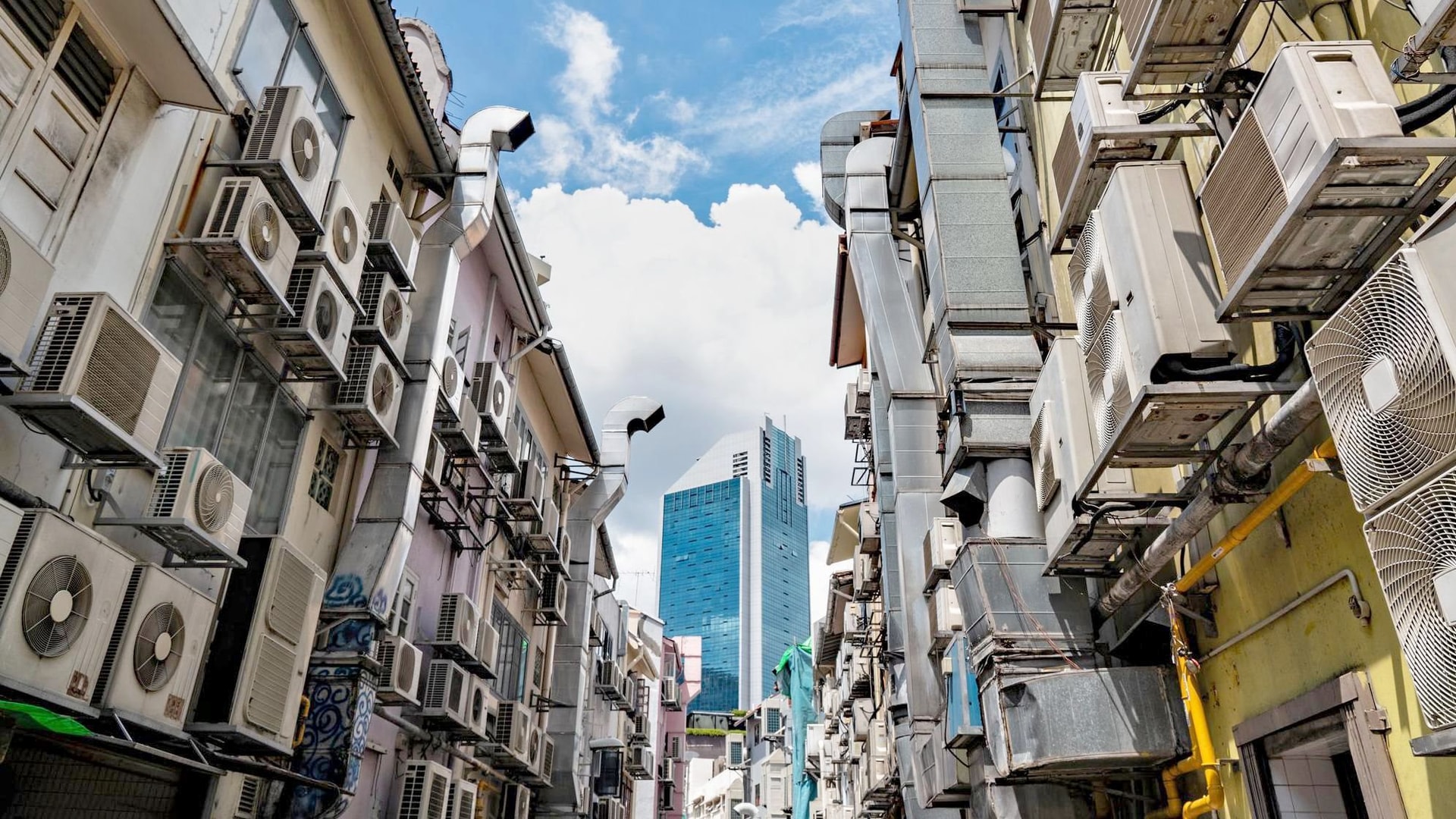 Quốc gia “nghiện” điều hòa cạnh Việt Nam: Ngoài trời nóng gần 40 độ, trong nhà bật điều hòa rét đến nỗi phải mặc áo len - Ảnh 2