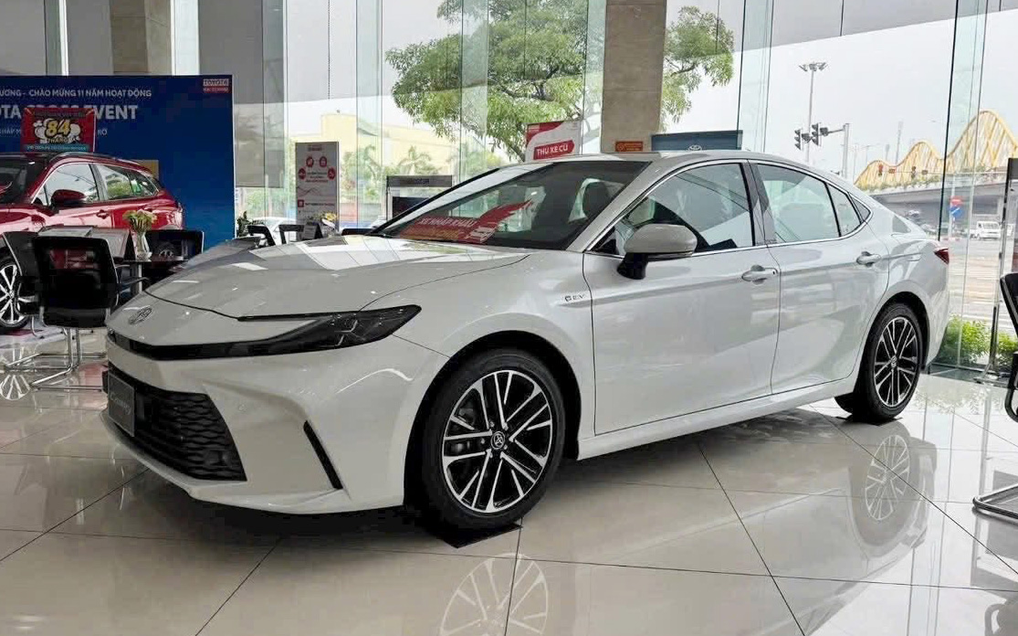 Toyota cơ cấu lại sản phẩm tại Việt Nam: Camry không còn thuần xăng, giá thấp nhất 1,46 tỷ đồng, Fortuner bỏ máy dầu, bản rẻ nhất đắt hơn Everest - Ảnh 1