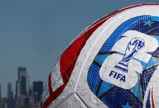 Cỗ máy kiếm tiền 13 tỷ USD đầy tranh cãi của FIFA - Ảnh 1