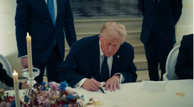 Tôi muốn ký ngay với Iran: Yêu cầu bất ngờ của Tổng thống Trump khiến Điện Élysée chạy đua trong đêm - Ảnh 1