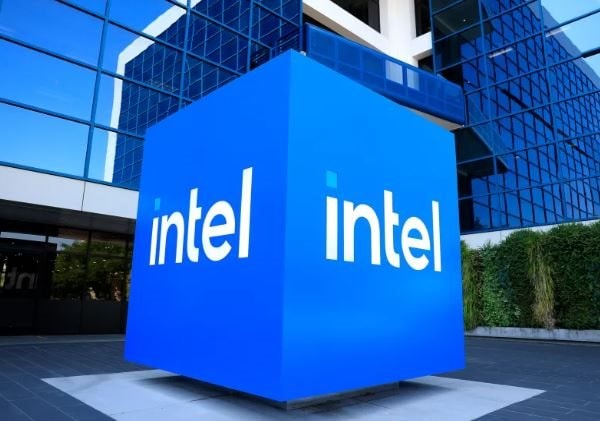 Cú lội ngược dòng của Intel: Hiện đang nắm trong tay 'vũ khí bí mật' của nước Mỹ, tân CEO thành công 'cầm máu' tập đoàn - Ảnh 1