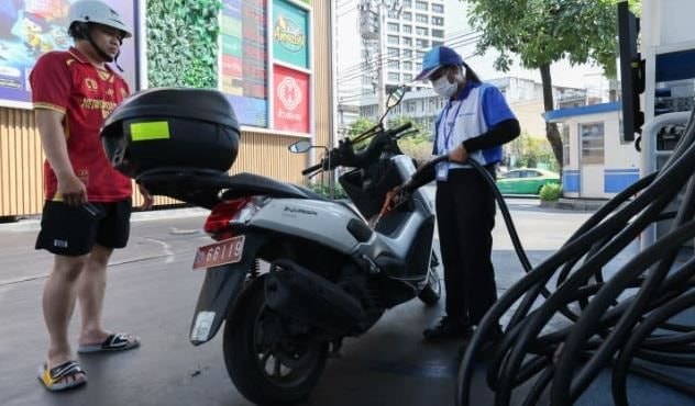 Một quốc gia ĐNÁ tài trợ 60% chi phí mua 3.000 mặt hàng thiết yếu cho người dân: Canh bạc 3,7 tỷ USD kích cầu lớn nhất lịch sử - Ảnh 2