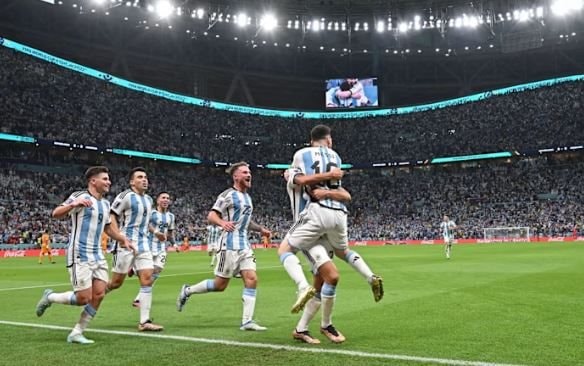 Cỗ máy kiếm tiền 13 tỷ USD đầy tranh cãi của FIFA - Ảnh 2
