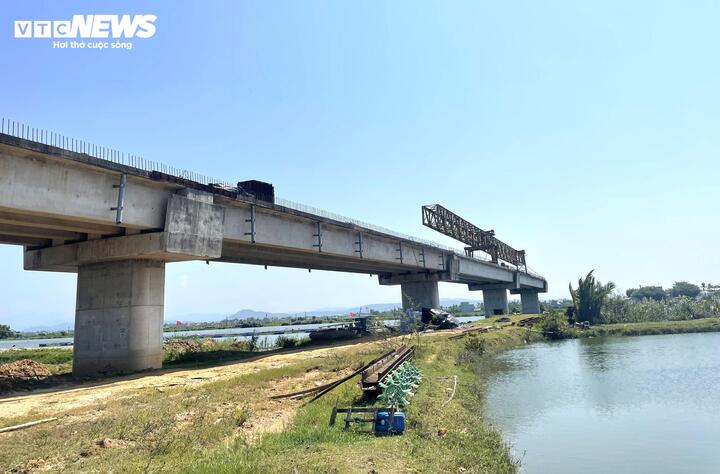 Cầu 220 tỷ dang dở sau 7 năm thi công: Chủ tịch Đà Nẵng chỉ đạo 'nóng' - Ảnh 2