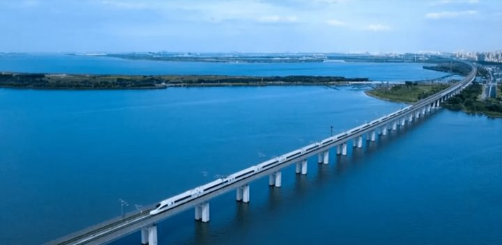 "Quái vật" hạ tầng dài nhất thế giới được 10.000 người dựng lên trong 3 năm, lập kỷ lục ngay khi khánh thành khiến Trung Quốc cũng phải nể phục - Ảnh 1