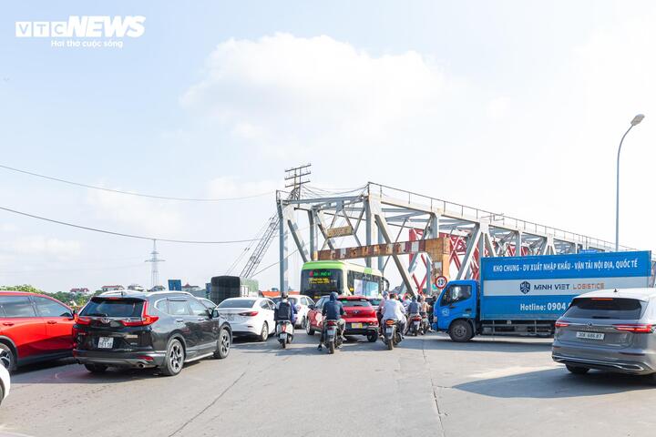 Cận cảnh cây cầu hơn 120 tuổi ở Hà Nội sẽ bị phá dỡ vào tháng 9 - Ảnh 4