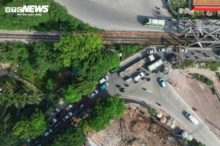 Cận cảnh cây cầu hơn 120 tuổi ở Hà Nội sẽ bị phá dỡ vào tháng 9 - Ảnh 3