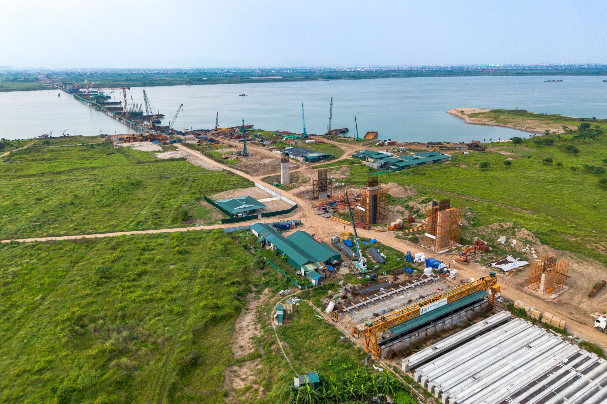 Ngắm cầu gần 10.000 tỷ xây nhanh bậc nhất Hà Nội, dự kiến hoàn thành trong chưa đầy 2 năm, kết nối đại đô thị của Vinhomes và Sun Group - Ảnh 3