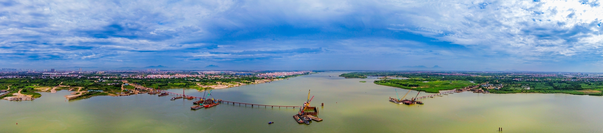 Cận cảnh cây cầu hơn 7.300 tỷ, có trụ tháp hình cánh chim cao bằng toà nhà 25 tầng, dự kiến hoàn thành vào năm sau ở Hà Nội