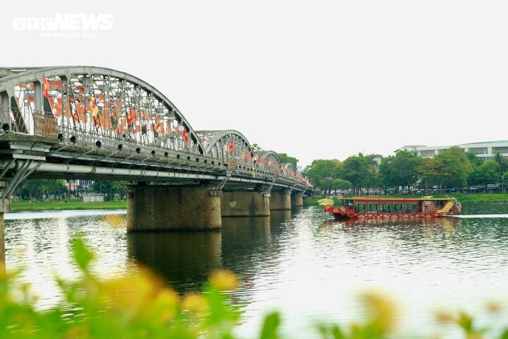 Ngắm cây cầu hơn 125 tuổi là biểu tượng của du lịch Huế trước khi trùng tu - Ảnh 2